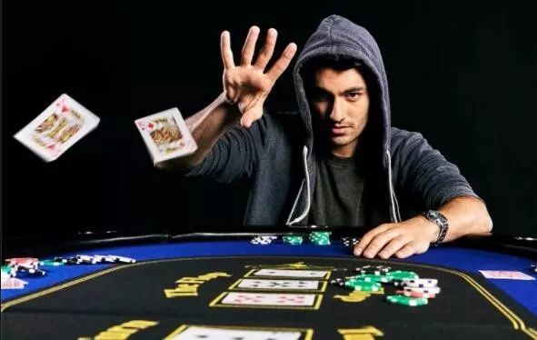 对手都弃牌到你，位置优势这样用才赢